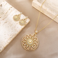 Parure de bijoux ethniques bohèmes pour femme : Collier pendentif tournesol perlé couleur or, médaillon ajouré, longue chaîne et boucles d'oreilles, idéal pour mariée