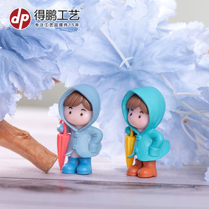Lindo impermeable con paraguas, figuras en miniatura, 4 Uds., decoración de escritorio para el hogar de PVC, regalo de cumpleaños para sala de estar - Product Image 4