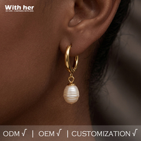 Boucles d'oreilles pendantes géométriques chics en acier inoxydable plaqué or 18 carats avec perles Edison, style INS médiéval haute couture