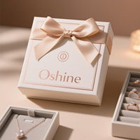 Boîte à bijoux de luxe en carton avec logo personnalisé gratuit coffret doublé éponge avec revêtement UV en relief pour bague boucle d'oreille collier bracelet cadeau