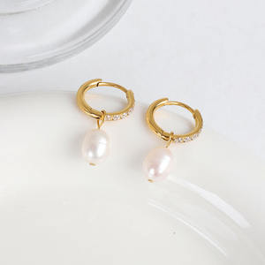 ทอง18K PVD ชุบสแตนเลสเครื่องประดับออกแบบต่างหูแบรนด์ยอดนิยมลูกบาศก์ Zirconia ต่างหูจี้มุกน้ำจืด - Product Image 6