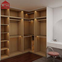 Armoire ouverte contemporaine sur mesure en MDF avec espace de dressing, rangement gain de place pour la maison