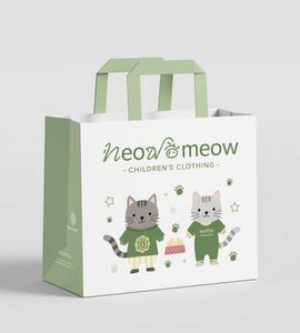 Bolsas de Papel Kraft Blancas con Impresión Personalizada de Dibujos Animados - Bolsas Ecológicas y Resistentes para Compras y Regalos - Product Image 1