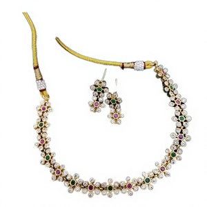 Collier de créateur plaqué or élégant de haute qualité avec des pierres simples ensemble de boucles d'oreilles pour la collection de mariage pour les femmes - Product Image 2
