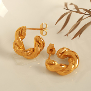 ต่างหูแบบห่วง ชุบทอง 18K ไทเทเนียมสตีล ดีไซน์บิดเกลียว รูปทรงตัวยู แฟชั่นสไตล์ไม่สมมาตร - Product Image 5