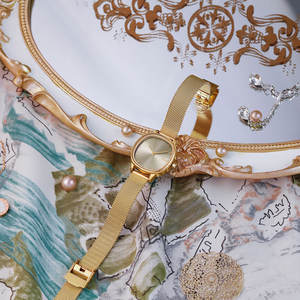 2025 nuevo reloj de mujer pequeño diseño de nicho dorado reloj elegante y versátil - Product Image 5