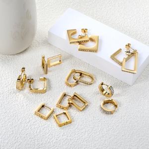 ต่างหูห่วงทรงเรขาคณิตประดับเพชรซิร์คอน สแตนเลสชุบทอง 18K ดีไซน์เรียบหรูสำหรับผู้หญิง ขายส่ง - Product Image 3