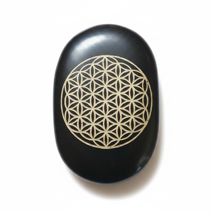 Piedra de Ágata Negra Tallada a Mano con Diseño Floral, Piedra de Palma para Equilibrio de Chakras, Gema Semipreciosa Grabada para Protección - Product Image 2