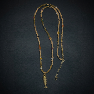 Collier en cordon de soie torsadé beige et vert olive fait main Sstringz avec accents de perles multicolores en forme de poisson doré antique, style bohème et côtier - Product Image 4