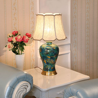 Lampe en céramique moderne avec base en laiton Table de luxe faite à la main en porcelaine lumière chambre chevet tissu abat-jour décor éclairage