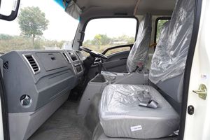Nouveau <span class=keywords><strong>camion</strong></span> frigorifique HOWO 4x2 double cabine diesel manuel Euro6 de <span class=keywords><strong>5</strong></span> tonnes <span class=keywords><strong>pour</strong></span> le transport de produits alimentaires/viande en chaîne du froid - Product Image 6