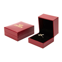 Boîte cadeau rigide en carton rouge pour bijoux avec fermeture magnétique, logo personnalisé en relief, papier recyclé pour bague et collier