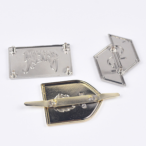 Parches Metálicos Personalizados con Logotipo para Bolsos, Etiquetas Metálicas Lavables con Nombre de Marca para Ropa, Etiquetas en Relieve 3D en Forma de Rollo - Product Image 6