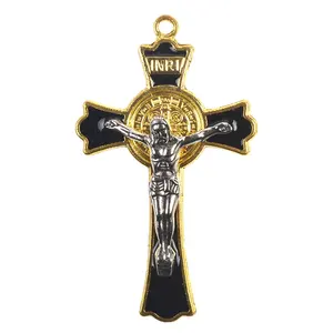 Золотисто-Черные Подвески-кресты из сплава, 71x45 мм, аксессуары ко Дню Святого Бенедикта, подвески, распятие для церкви