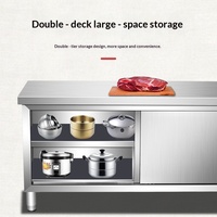 Plan de travail de cuisine commerciale en acier inoxydable double couche avec portes coulissantes, équipement de restauration rapide, table de découpe et de service