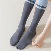 Chaussettes de sport antidérapantes respirantes à rayures, hauteur genou, OEM, pour femmes, chaussettes de compression pour le yoga, le pilates et le quotidien