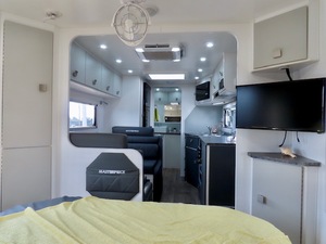 Remolque de caravana RV de aluminio gris claro de 20 pies para <span class=keywords><strong>4</strong></span> personas con suspensión independiente y cama - Product Image 2