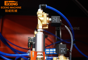 Máy thổi chai nhựa bán tự động / Máy thổi chai nhựa 20 lít dùng cho chai nước - Product Image 2