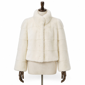 Top in Vera Pelliccia di <span class=keywords><strong>Visone</strong></span> <span class=keywords><strong>Bianco</strong></span> Ghiaccio a Strati, Monopetto Corto Casual con Pannelli Orizzontali e Collo Alto, Abbigliamento Invernale da Donna - Product Image 1