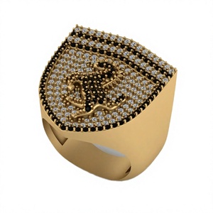 Bague fine pour homme, style hip-hop tendance, plaquée or, en argent 925, sertie pavé de diamants de laboratoire et pierres précieuses, avec logo de cheval de championnat et motif voiture, style glacé - Product Image 1