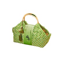 Boîte cadeau triangulaire en bambou tressé faite à la main avec poignée de sac à main pour le Festival du Dragon, emballage écologique, vente en gros