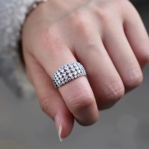 Anello vintage cavo da donna con design intarsiato scintillante, gioielli eleganti e alla moda - Product Image 3