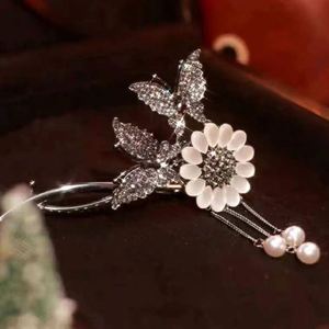 Pinza para el pelo con diamantes de imitación, perlas, mariposa, girasol y borlas, pinza de rizo retorcida, pinza de garra de rana, pinza para la parte trasera de la cabeza - Product Image 2