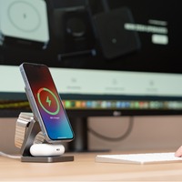 Vente directe d'usine, chargeur sans fil magnétique trois-en-un, charge rapide, matériau TPE, ports MicroUSB/USB-C, chargeur de téléphone pliable de bureau