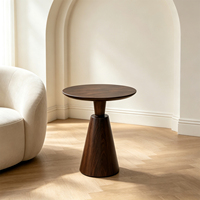 Table d'appoint fonctionnelle en bois, conçue pour les espaces de vie pratiques, avec un placement facile, taille compacte, support robuste, table console