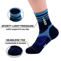 Chaussettes de sport rayées personnalisées OEM ODM avec logo et texte, en coton respirant et lavable, pour le basketball, le cyclisme, la course à pied, uniforme d'équipe