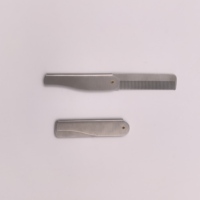 Peigne à barbe pliable en acier inoxydable 304 avec gravure laser personnalisée du logo, masseur du cuir chevelier pour les soins des cheveux