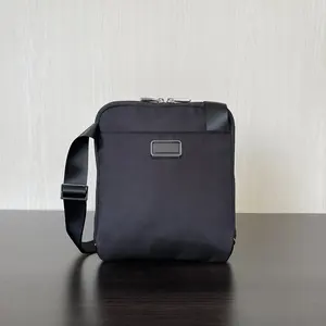 حقيبة كاجوال جديدة للرجال من النايلون عليها شعار مخصص حقيبة يوضع على الكتف حقيبة بسيطة 25503030