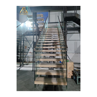 Escalier flottant intérieur sur mesure pour maisons, design moderne en acier au carbone, marches en bois de chêne