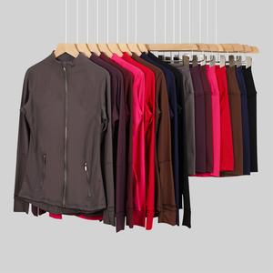 Con logo 1:1 Esattamente come il marchio originale, Set da donna con giacca a collo alto e pantaloncini, in tessuto morbido come il burro, per yoga e fitness - Product Image 4