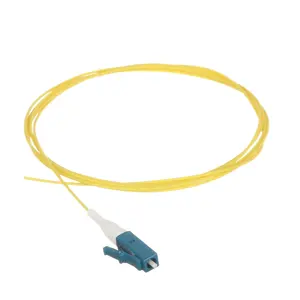 سترة خارجية FTTH LC UPC Pigtail Fiber Simplex OS2 أحادية الوضع 0.9 مم 9/125um من الألياف البصرية PVC Pigtail (OFNR)