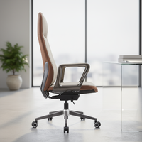 Chaise élévatrice ergonomique de luxe à dossier haut en cuir avec roulettes Chaise de bureau en cuir gris blanc avec accoudoirs