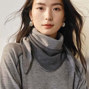 Bufanda Triangular de Cachemira Peinada 100% OEM, Tejido Liso de Doble Capa, Pequeño Chal Fino, Logotipo Personalizado - Product Image 3