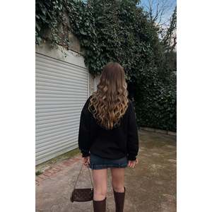 Sweat-shirt et sweat à capuche noir pour femme avec imprimé San Diego - Product Image 2