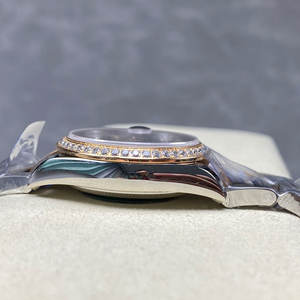 ARF ofrece relojes personalizados para mujer hechos de material, equipados con movimientos de alta calidad. Mosán. Diamante - Product Image 4