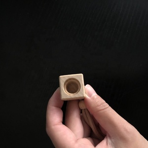 Nuovo Deodorante per Auto Quadrato da 5ml con Tappo in Legno, Bottiglia di Profumo per Auto da Appendere - Product Image 3