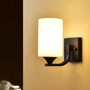 Appliques murales modernes de style américain Lampes murales de tête de chambre à coucher à personnalité simple avec corps en verre à lumière LED pour une utilisation en intérieur - Product Image 1