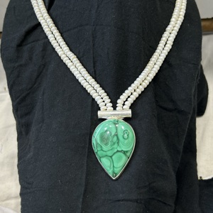 Collier en argent avec perles d'eau douce en malachite naturelle pour la fête de mariage Collier de pierres précieuses parfait comme cadeau - Product Image 3