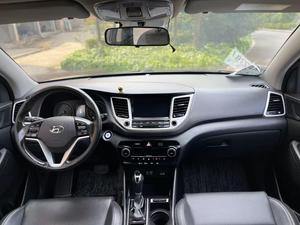 Auto Usado en Venta, <span class=keywords><strong>Hyundai</strong></span> <span class=keywords><strong>Tucson</strong></span> <span class=keywords><strong>2018</strong></span> 1.6T DCT FWD, SUV Usado con Volante a la Izquierda, Turbo Automático de 177hp, Excelente Estado - Product Image 2