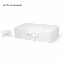Boîte cadeau en ruban blanc avec ouverture à clapet, structure de base pliable pour emballage de boutique, affichage de marque personnalisé et vente en gros