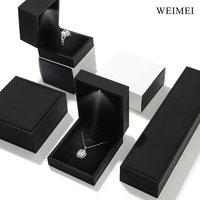 WeiMei personnalisé logo en velours noir led pendentif bracelet collier boucle d'oreille anneau pu cuir ensemble de bijoux avec la lumière