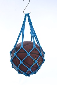 Bolsa de red de transporte de baloncesto/fútbol duradera al aire libre hecha de nailon con red de servicio de corte para balón de fútbol - Product Image 4