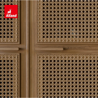 Armoire de chambre sur mesure Allandgroup Japandi avec panneaux en rotin intégrés, meuble de rangement moderne avec coiffeuse intégrée