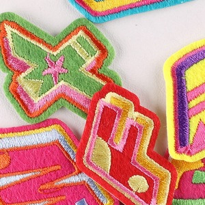 Offre Spéciale : Écussons en feutre brodés thermocollants avec petites lettres et chiffres pour personnalisation de chapeaux, sacs, sangles et porte-clés - Product Image 3