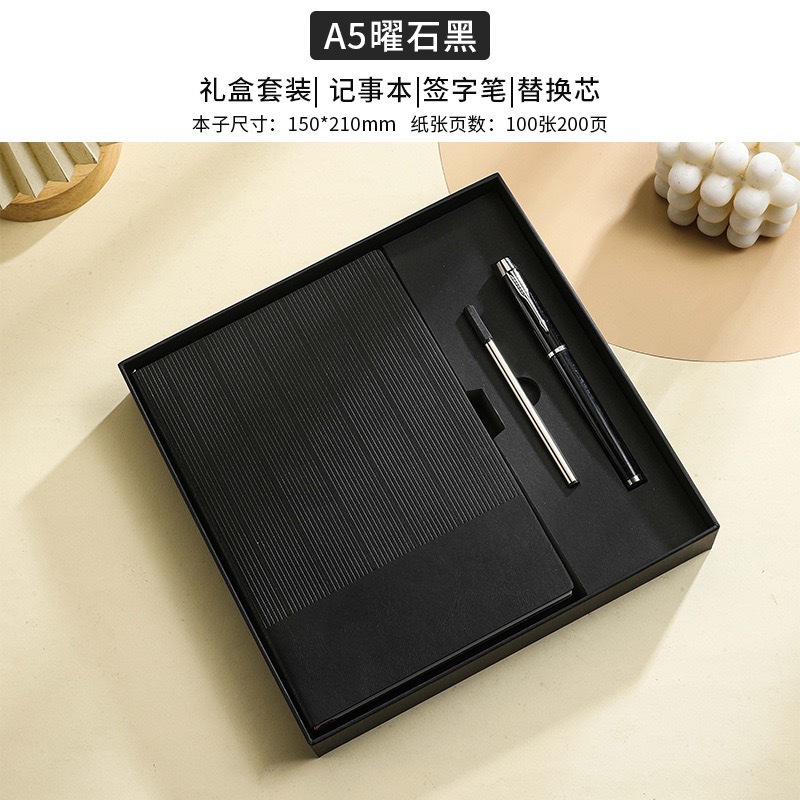 Caja de regalo con bolígrafo de tinta negra y bolsa de regalo.