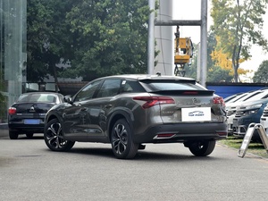 Citroën Versailles C5 X, grande hauteur au sol, grand espace de chargement, élégant SUV break français - Product Image 2